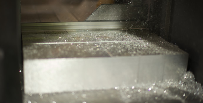 Record 21-year inventory low, aluminium goes green, and more.